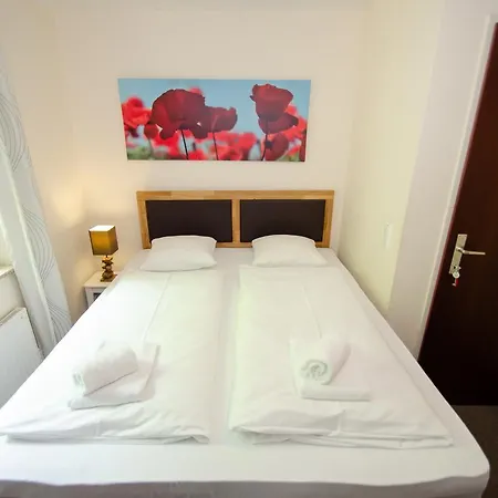 ذا غود فيو باي أول إن وان أبارتمنتس *