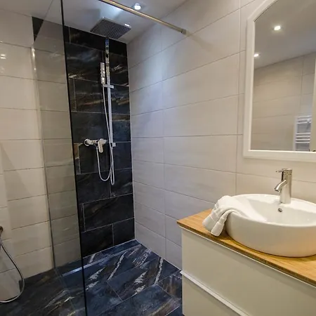 The Good View By In One * 滨湖采尔